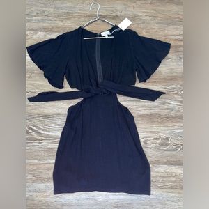 Black flutter Sleeve coverup with front tie and side cutouts👙👙😎😎